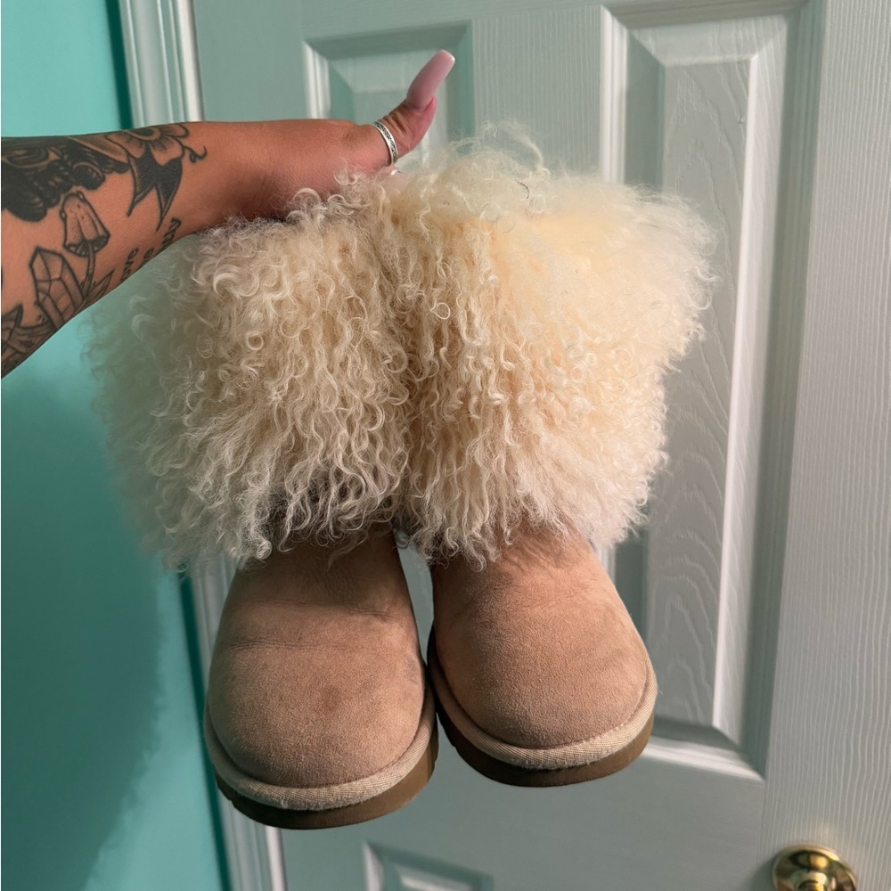 UGG sheepskin/suede boots